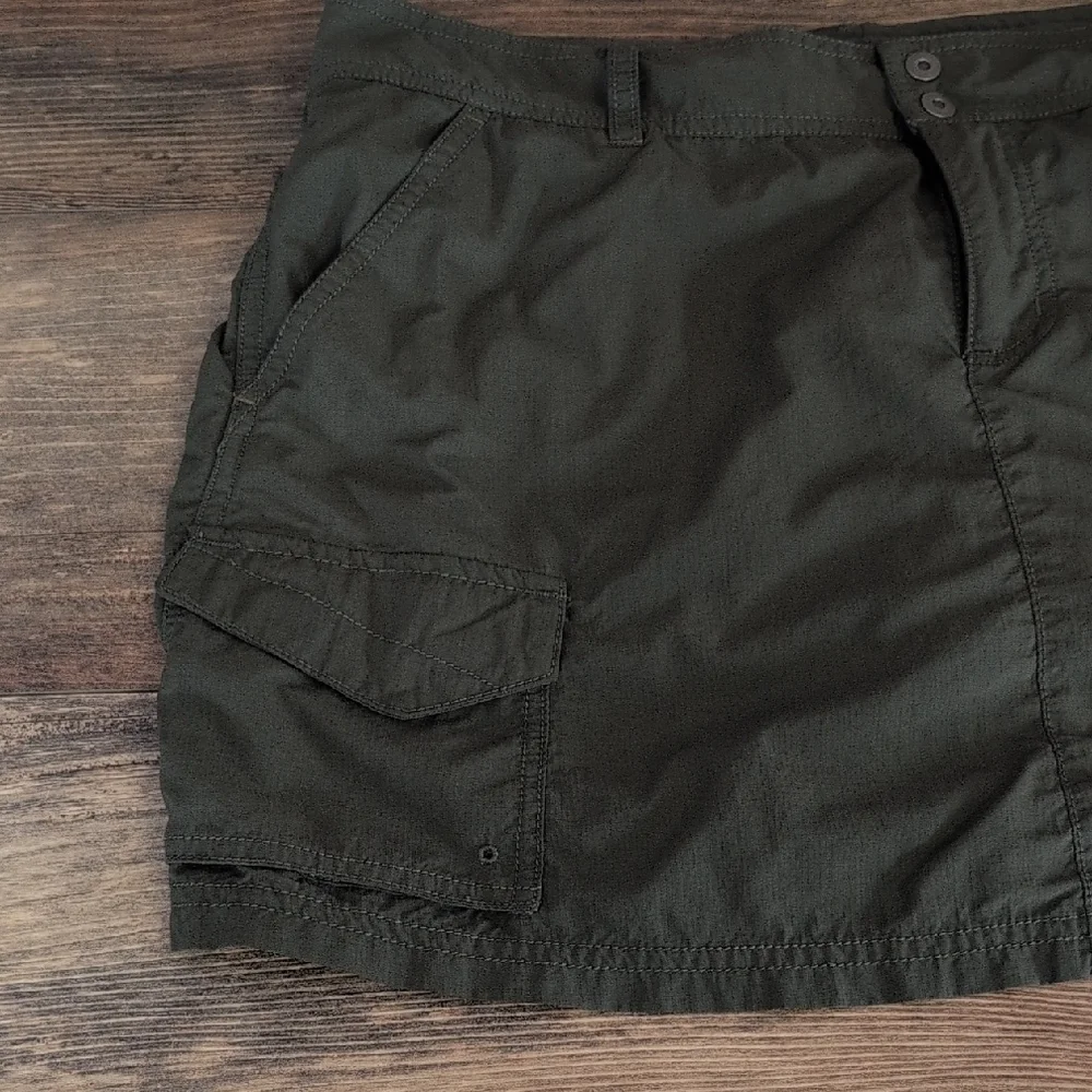 Columbia Forest Green Omni Shade Sun Protection Skorts 10